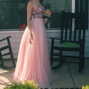 SHERRI HILL PROM DRESS 🌺 PRICE NEGOTIABLE
